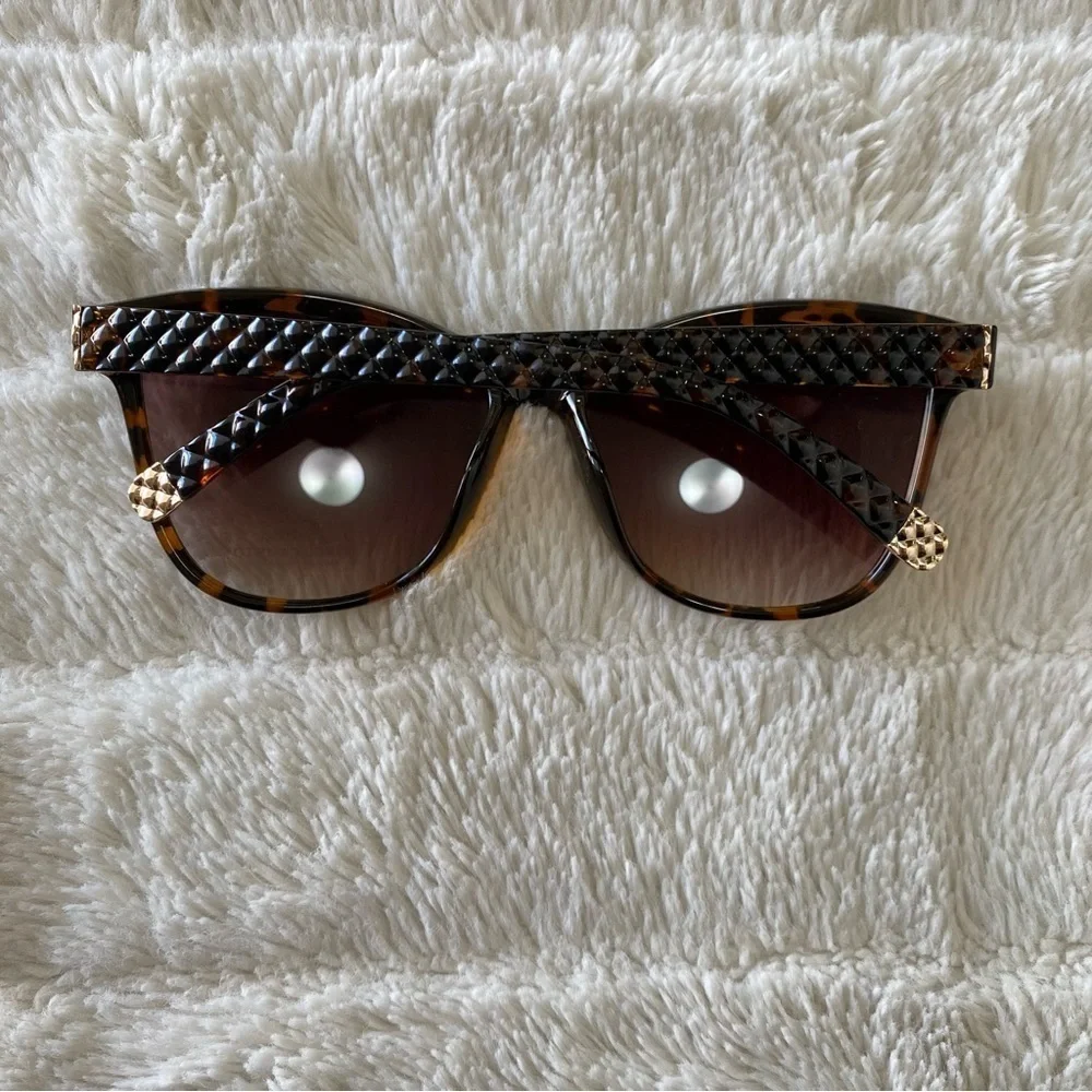 Vince Camuto Leopard Cat Eye Sunglasses New